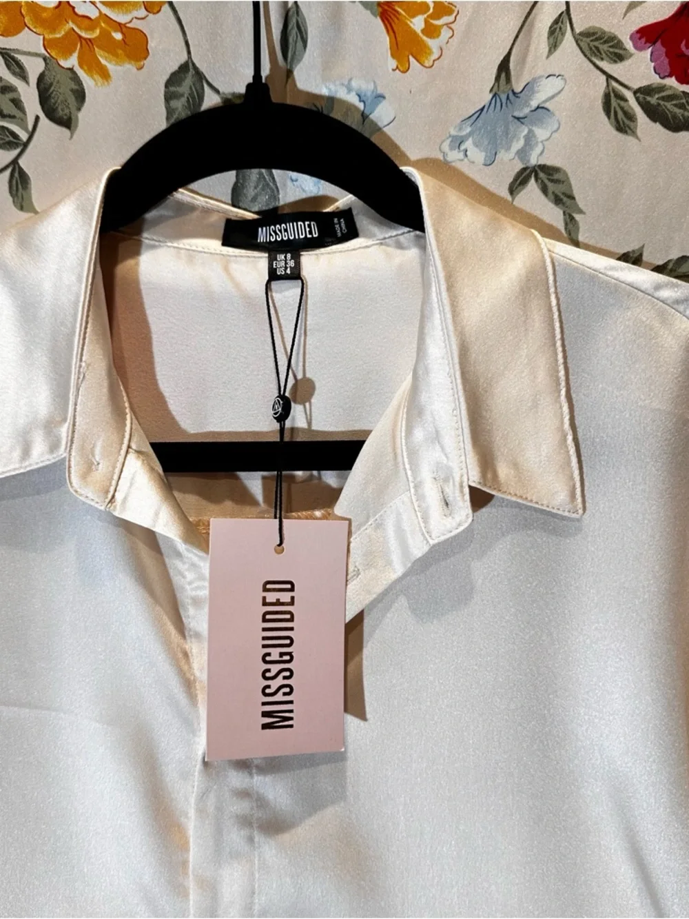 MISSGUIDED ELEGANT CREAM SATIN LONG-SLEEVED BUTTON DOWN OVERSIZED SHIRT US 4 - Picture 2 of 7